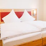 Stroh Inn 2*