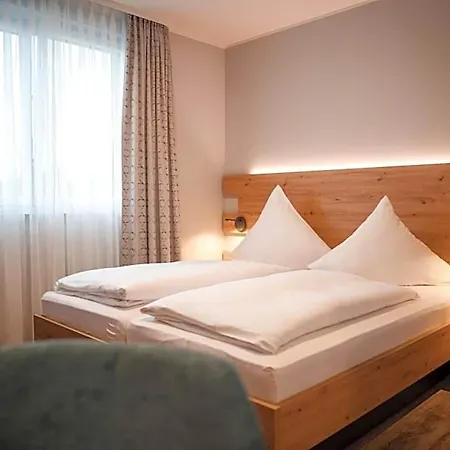 Stroh Inn 2*
